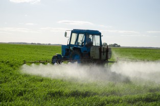 Tractor Fertilize Field Pesticide And Insecticide - Aqua Mechanical